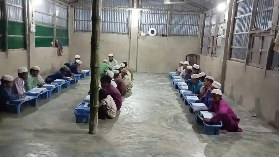 দেশের প্রত্যন্ত অঞ্চলে বিভিন্ন পিছিয়ে পড়া মাদরাসার ছাত্রদের জীবনধারণ ও পড়ালেখার খরচ