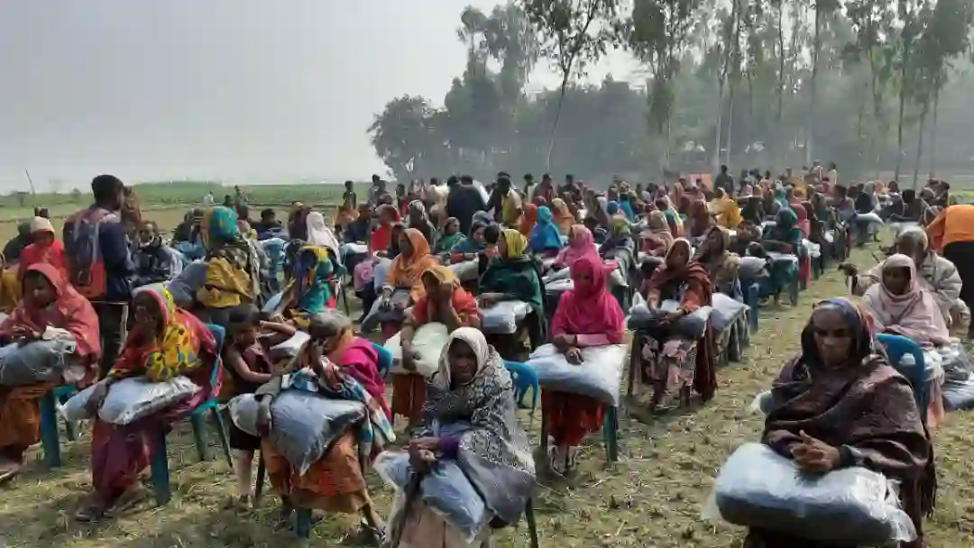 শীতার্ত মানুষের মাঝে শীতবস্ত্র বিতরণ ২। স্থানঃ সোনাতলা, বগুড়া.jpg